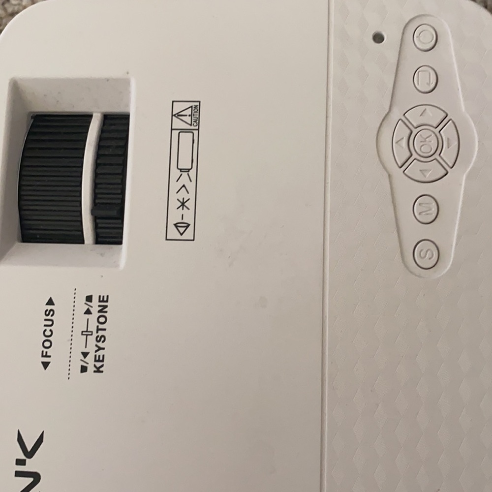Mini projector wireless! - Picture 4 of 5